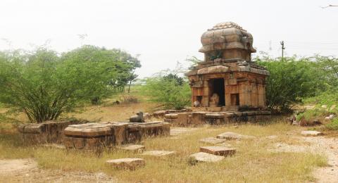 காளியாபட்டி சிவன்கோயில் அமைவிடம், காளியாபட்டி-விசலூர், புதுக்கோட்டை, கி.பி.9-ஆம் நூற்றாண்டு