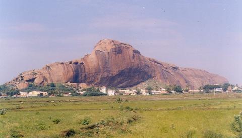 ஆனைமலையின் முழுமையானத் தோற்றமும், அமைப்பும், மதுரை