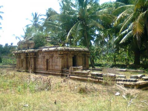 சடையார் கோயில் முழுத்தோற்றம், திருச்சென்னம்பூண்டி, தஞ்சாவூர், கி.பி.10-ஆம் நூற்றாண்டு