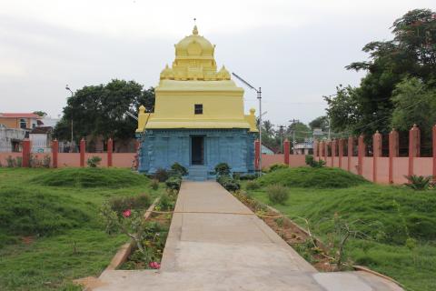 சந்திரப்ரபா கோயில் நுழைவுவாயில், திருப்பருத்திக்குன்றம், காஞ்சிபுரம், கி.பி.8-ஆம் நூற்றாண்டு (தற்போது முழுவதும் புனரமைக்கப்பட்டுள்ளது)